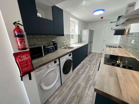 Stunning Room with Private En-Suite – Just 5 Minutes from Watford General Hospital! - Photo 5