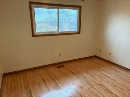 For Lease - 127 Risebrough Circuit, Markham, Ontario - Photo 5