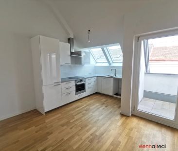 Helle 3-Zimmer Dachgeschosswohnung mit Terrasse, Klimaanlage, Kelle... - Photo 4
