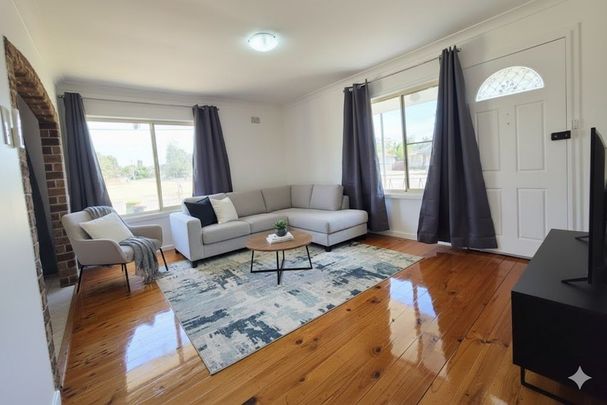 IMMACULATE PRESENTATION! - Photo 1