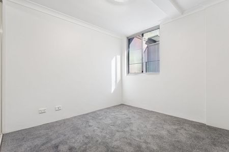 SPACIOUS ONE BEDROOM UNIT FOR LEASE - Photo 4