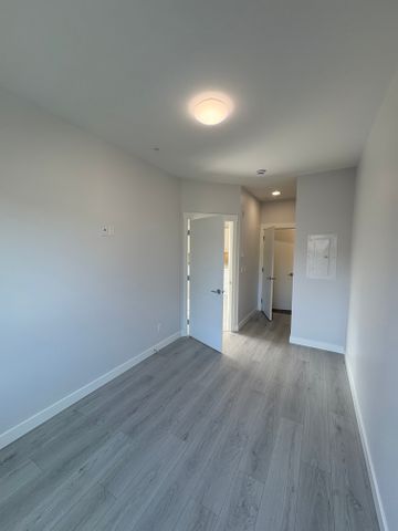 #610 33886 Pine Street - Photo 2
