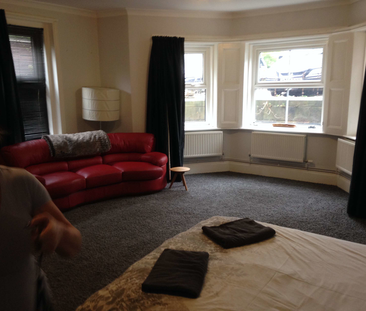 Enormous rooms for rent in beautiful Victorian house Room 14 - Photo 4