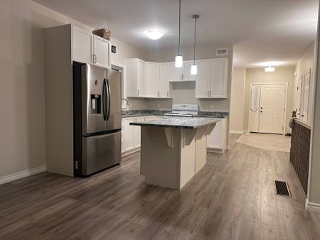 For Lease - 23 Redwood Drive, Belleville, Ontario - Photo 2