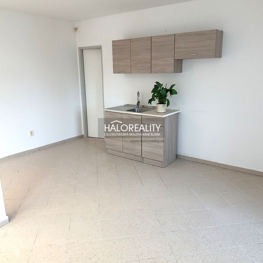 1,5 izbový byt na prenájom 33m2, Nováky - Photo 1