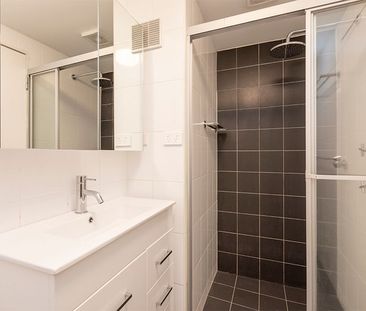 Studio Apartment in Heart of Darlington**ENTER VIA LANDER STREET - Photo 6