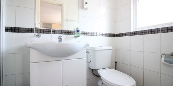 Kingsbridge Crescent, Southall - Photo 3