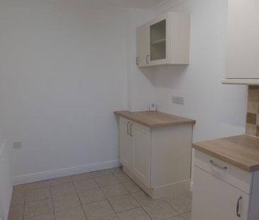 3 bedroom semi-detached house to rent - Photo 6