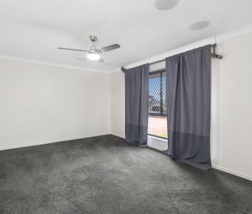 Stunning and Spacious 5-Bedroom Family Home with Exceptional Entert... - Photo 3