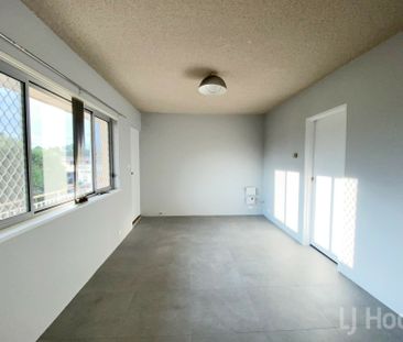 Spacious 2 Bedroom Unit - Photo 5