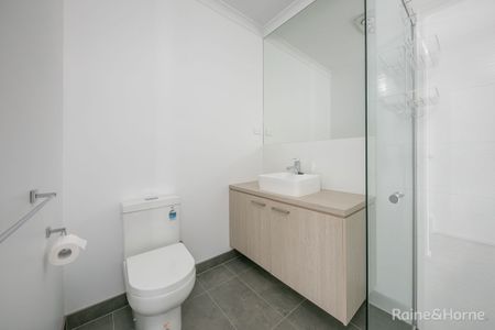 Modern Town House in the Heart of Sunbury - Photo 4
