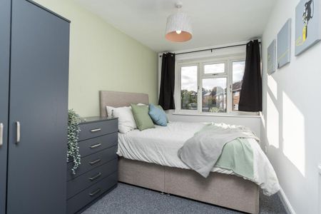 5 bedroom house of multiple occupation to rent - Photo 2