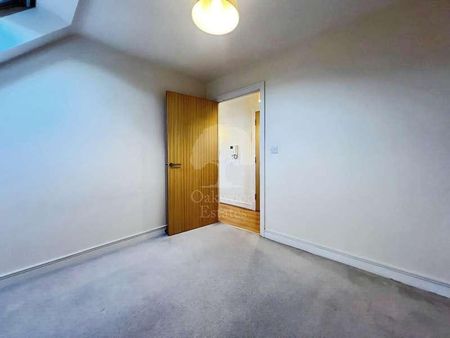 Grange View, Hazlemere, HP15 - Photo 5