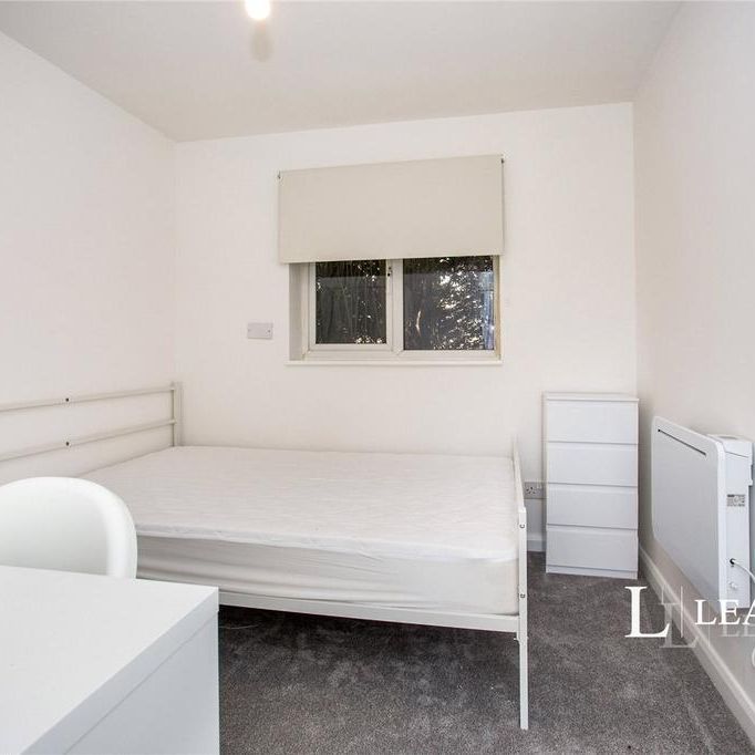 1 bedroom in a house share to rent - Photo 1