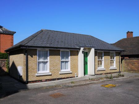 1 bedroom ground floor maisonette to rent - Photo 5