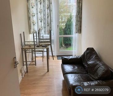 1 bedroom in a flat share to rent - Photo 1