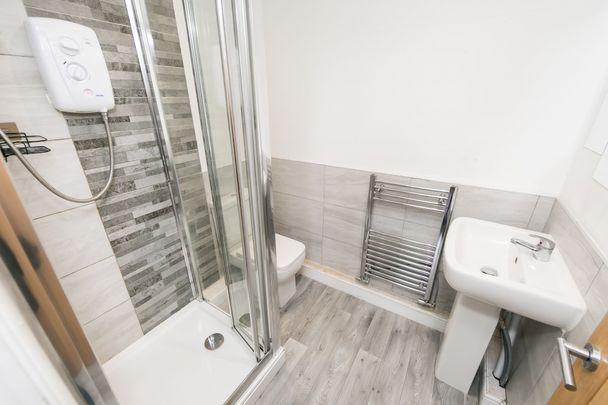 Flat 5, 27 Richmond Road, Headingley, Leeds - Photo 1