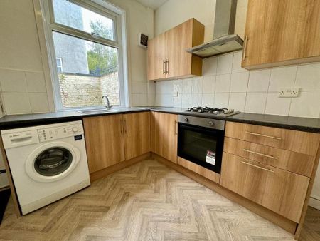 2 bedroom end of terrace house to rent - Photo 5