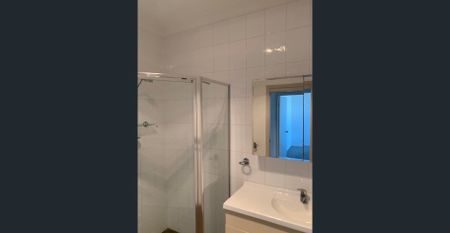 Modern Townhouse in Woy Woy - Photo 2