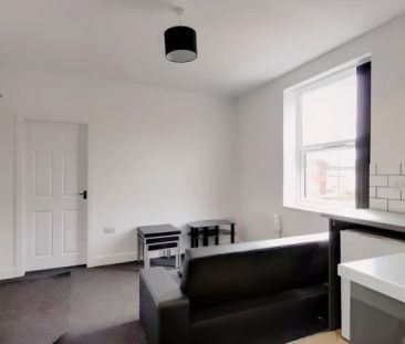 1 Bedroom Flat - Photo 2