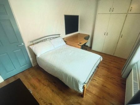 3 Bed Semi-Detached House, Manton Crescent, NG9 - Photo 3