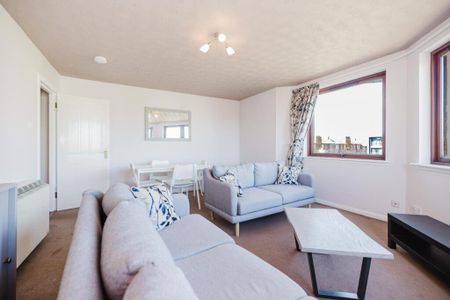 3 bedroom flat to rent - Photo 2