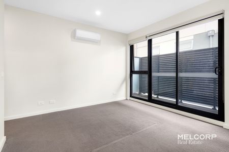 STUNNING TWO BEDROOM APARTMENT – UNFURNISHED - Photo 4