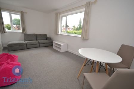 2 bed Flat for Rent - Photo 2