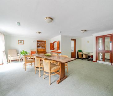 1 bedroom retirement property to rent - Photo 4