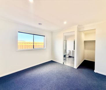 Brand New ✧ Spacious ✧ Prime Location - Photo 3