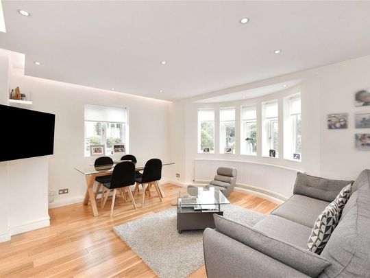 2 Bed Maisonette, East Lodge, N3 - Photo 1
