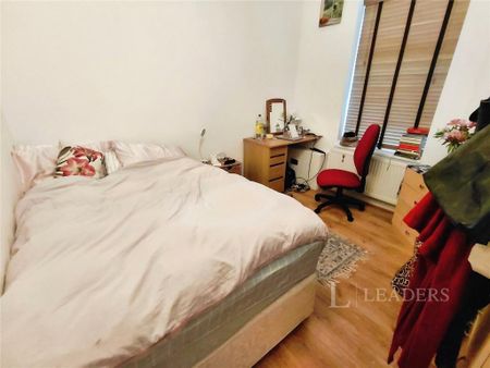 6 bedroom terraced house to rent - Photo 2