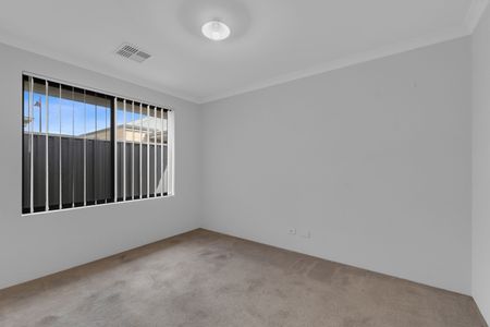 4 Bedroom Family home in Baldivis - Photo 5