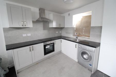 3 bedroom terraced house to rent - Photo 2