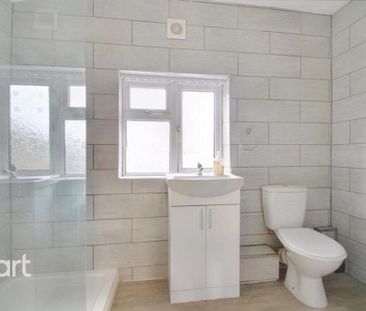 4 bedroom flat to rent - Photo 4