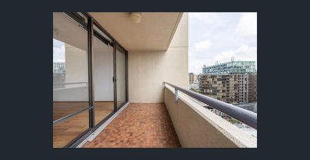 Long views + balcony + parking - Photo 3