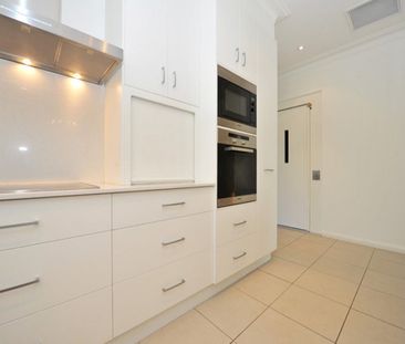 Executive Townhouse in High East - Photo 5