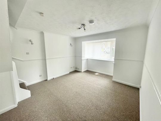 Plympton, Plymouth - Photo 1