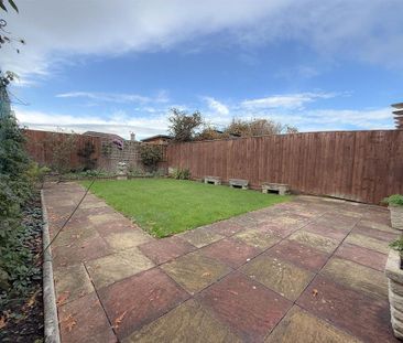 2 bedroom semi-detached bungalow to rent - Photo 2