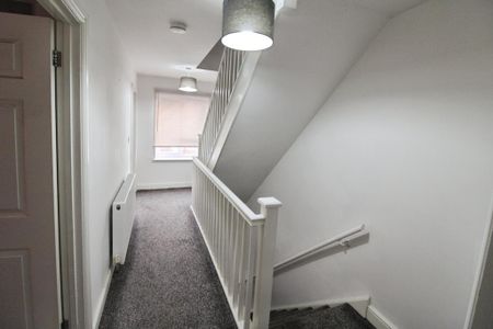 3 bedroom semi-detached house to rent - Photo 3