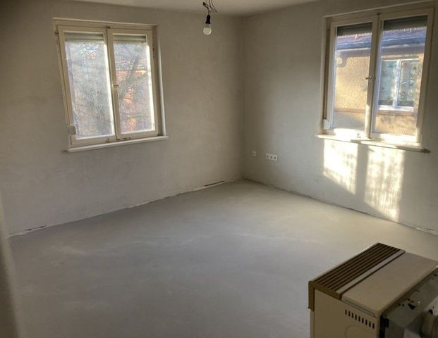 Hier findet jeder seinen Platz: Praktische teilrenovierte 3-Zimmer-Wohnung - Foto 1