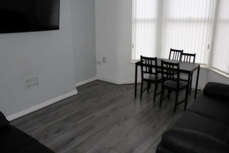 5 bedroom house to rent - Photo 2