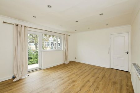 2 bedroom Flat To Let - Photo 3