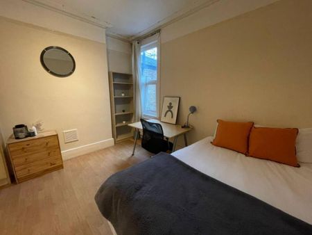 1 bedroom in a house share to rent - Photo 4