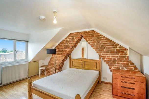 1 bedroom in a house share to rent - Photo 1