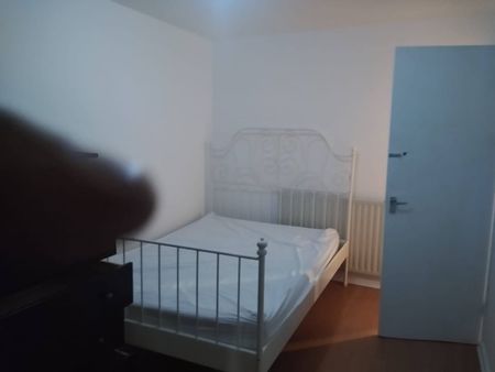 3 Bed Semi-Detached House, Eastpark Close, M13 - Photo 4