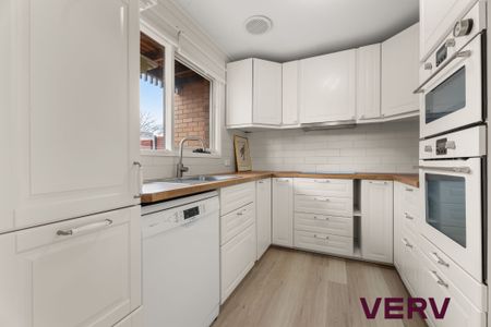 ELEGANT ‘ELMS’ 4-BEDROOM TOWNHOUSE - Photo 3