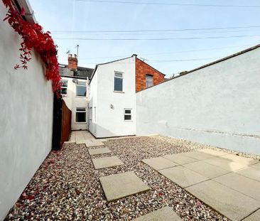 3 bedroom terraced house to rent - Photo 3