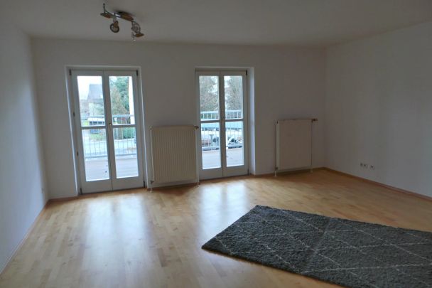 Bestlage-nahe Stadtzentrum, sanierte 2 ZI mit großem Balkon und Carport - Photo 1