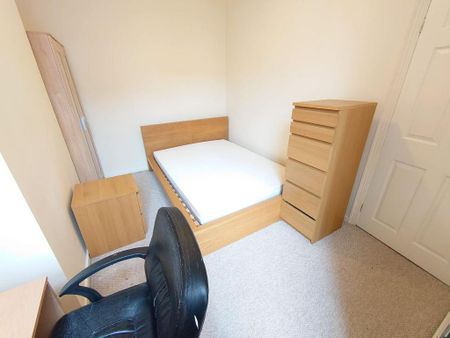 3 bedroom terraced house to rent - Photo 2